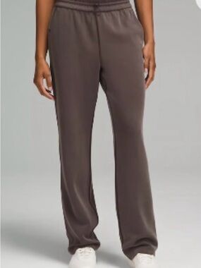 Lululemon Soft Stream High Rise pant in espresso- short
